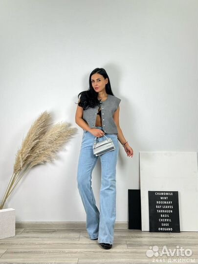 Жилетка широкая на пуговицах