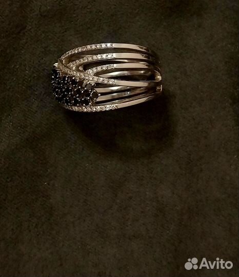 Золотое кольцо с черными бриллиантами мюз