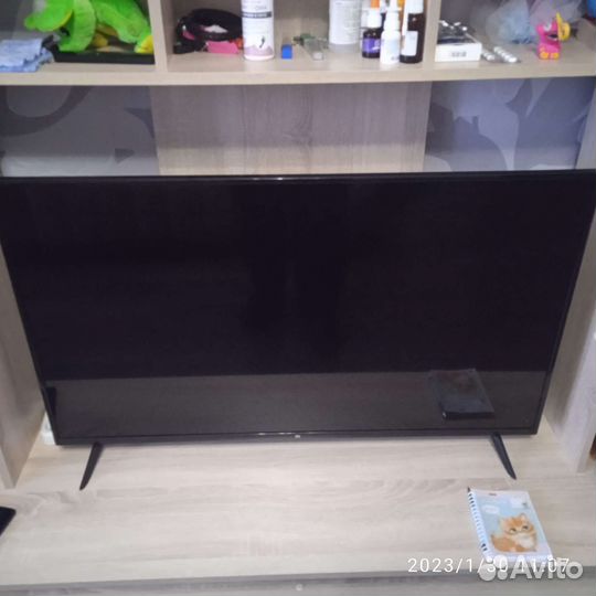 Продается телевизор xiaomi б/у,стукнутый
