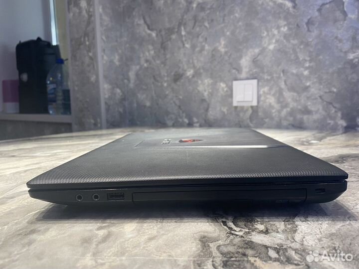 Asus / Intel Core i7 / Nvidia GTX 950M / ram 12gb