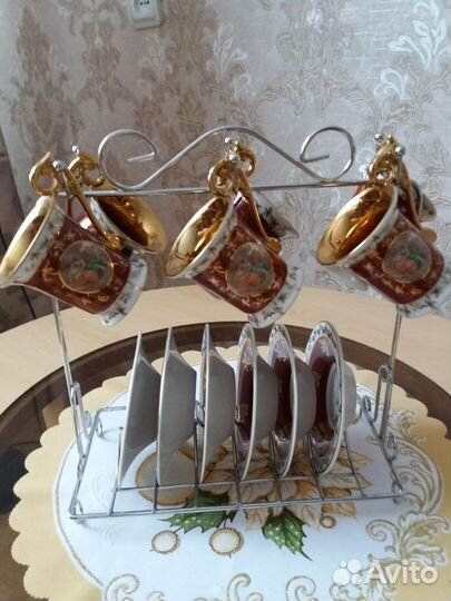 Фарфоровые кофейные чашки с блюдцами