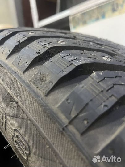 Nokian Tyres Hakkapeliitta 8 SUV 215/65 R16 102T