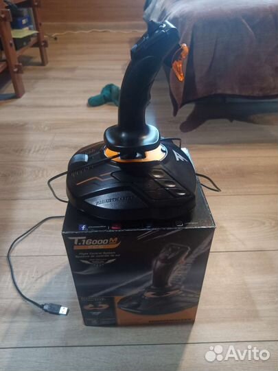 Джойстик thrustmaster t16000m