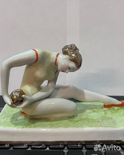 «Гимнастка с мячом»Дулево,1959г