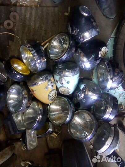 Много запчастей для советских мото