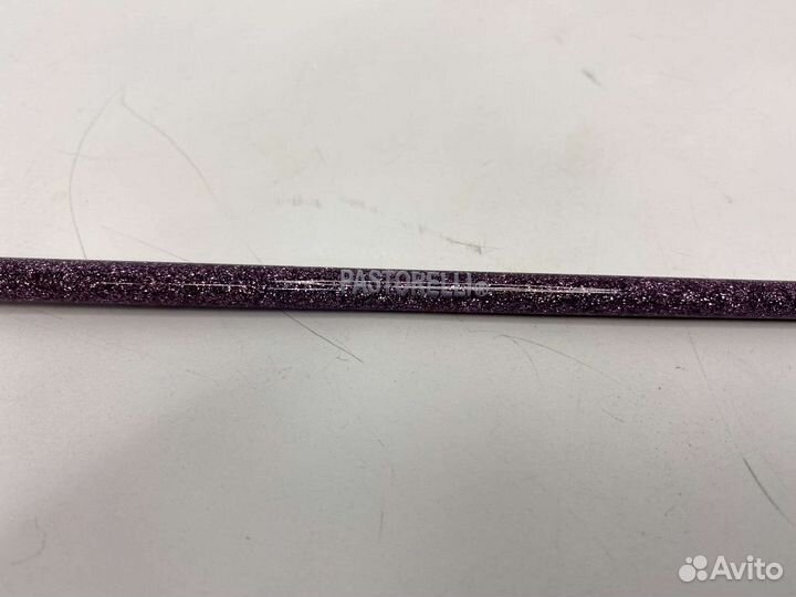 Мяч и палочки для художественной гимнастики