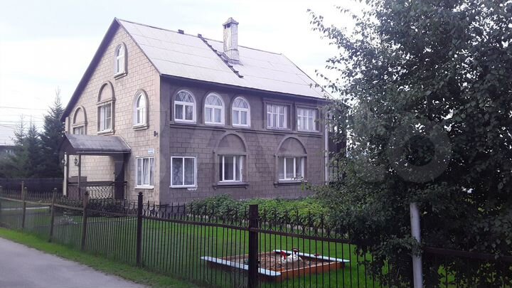 Дом 369,5 м² на участке 15,4 сот.