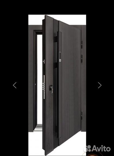 Дверь с электронным замком и бугельной ручкой