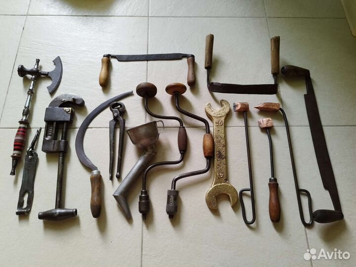 Старинный инструмент