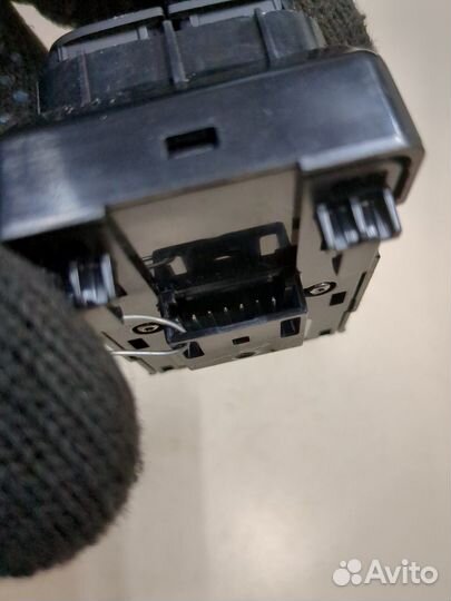 Кнопка стеклоподъемника Tesla Model 3, 2021