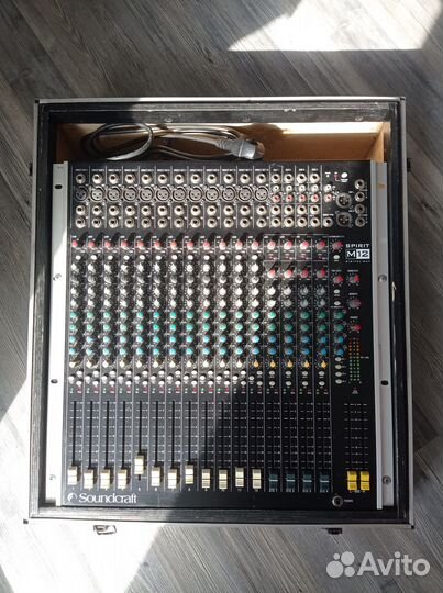 Микшерный пульт Soundcraft Spirit M12