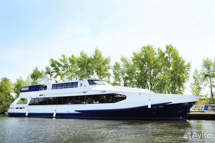 Моторная яхта 