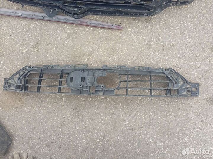 Кронштейн решетки радиатора Audi A7