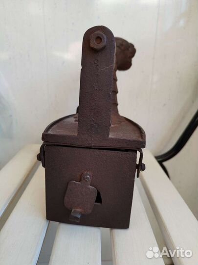 Утюг старинный,форма дракон (19век)