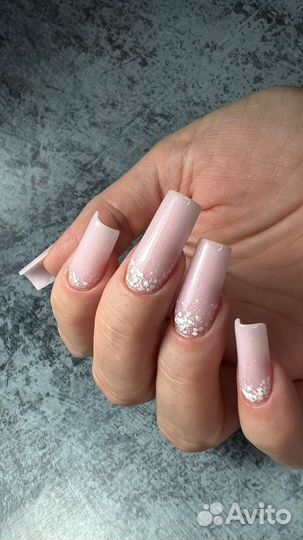 Маникюр с покрытием лаком