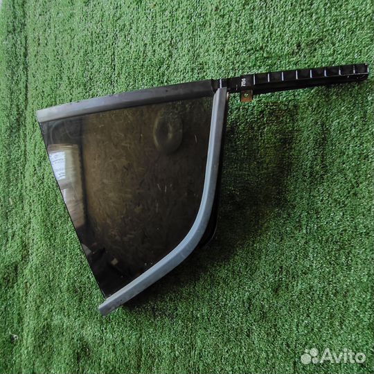 Форточка задней правой двери skoda octavia А7