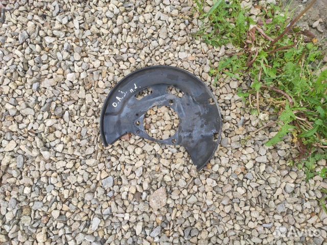 Пыльник тормозного диска передний левый Opel Astra