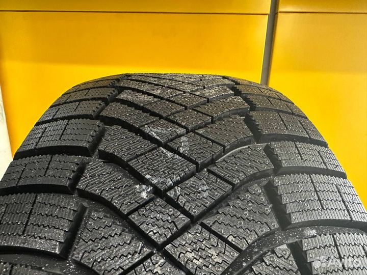 Pirelli Ice Zero FR 245/45 R20 103H