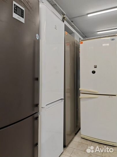 Холодильник 175см