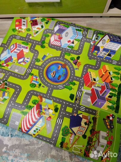 Машинки и коврик для игры