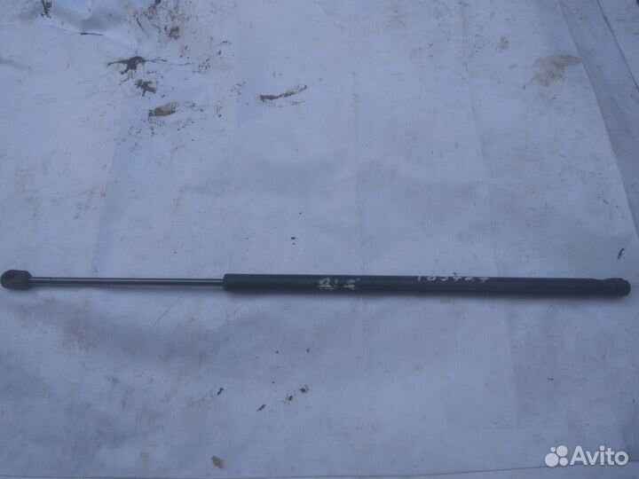 Амортизатор двери багажника Ford Fiesta 5