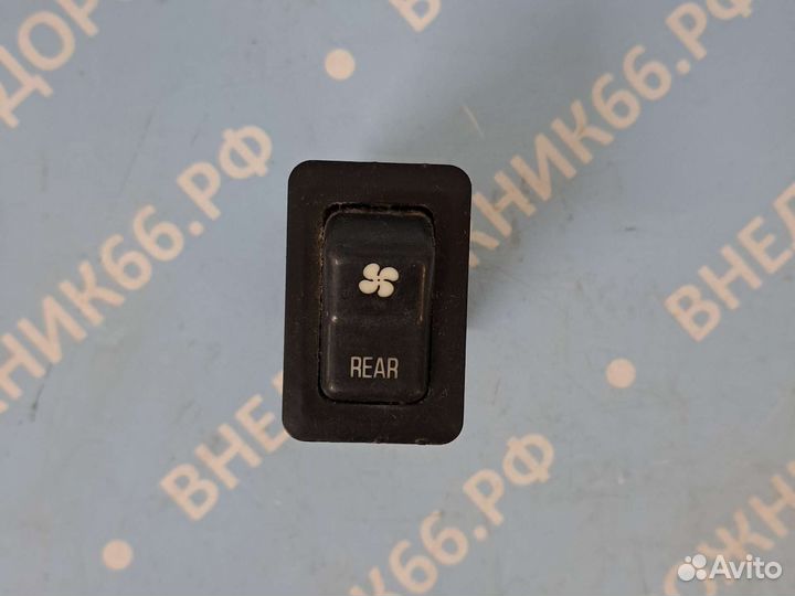 Кнопка включения задней печки белая Pajero 2 97-99