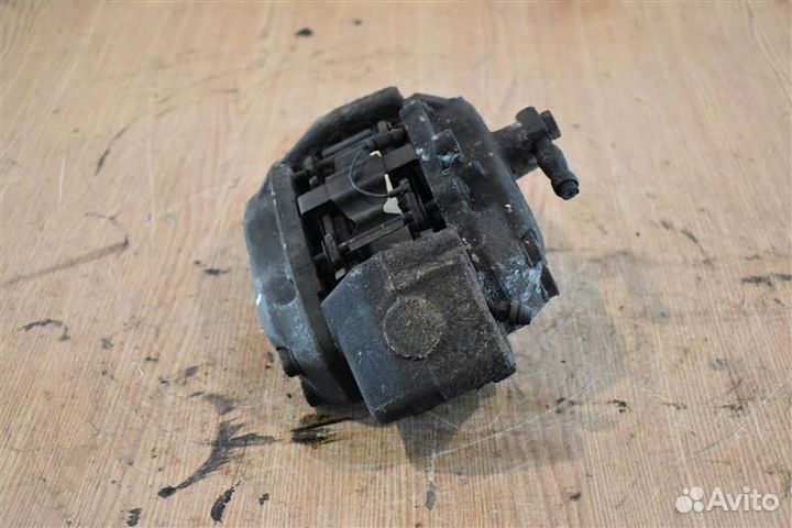 Суппорт тормозной передний левый Mercedes-Benz Ml