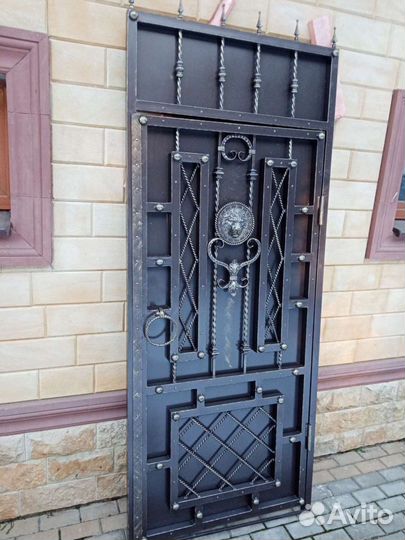 Кованая дверь