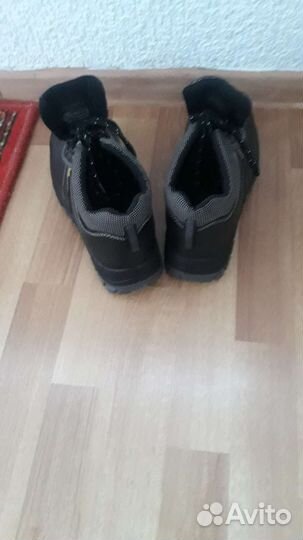 Лыжные ботинки