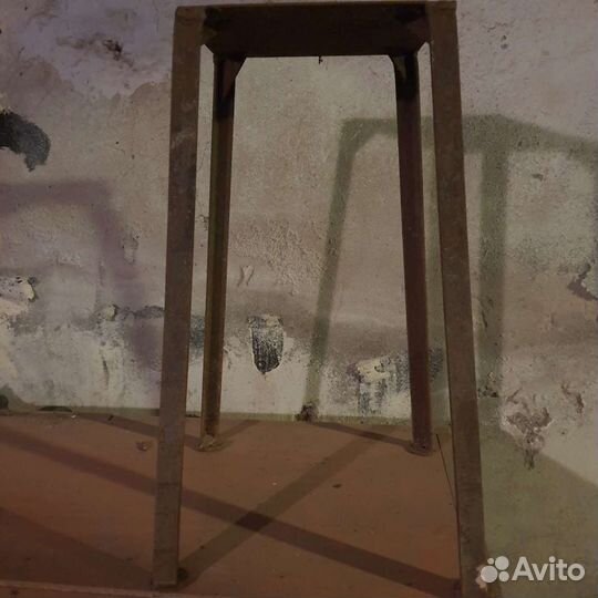 Подставка металлическая