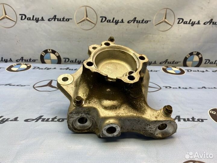 Кулак поворотный передний правый Bmw 320I E90