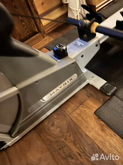 Гребной тренажер matrix rower 01