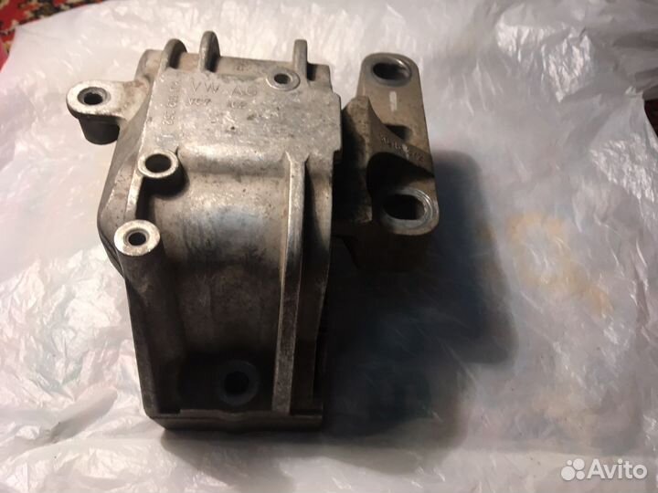 Опора двигателя VAG 1K0199262L