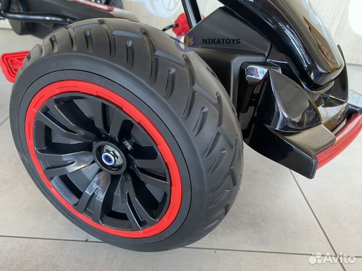 Педальная машинка красная