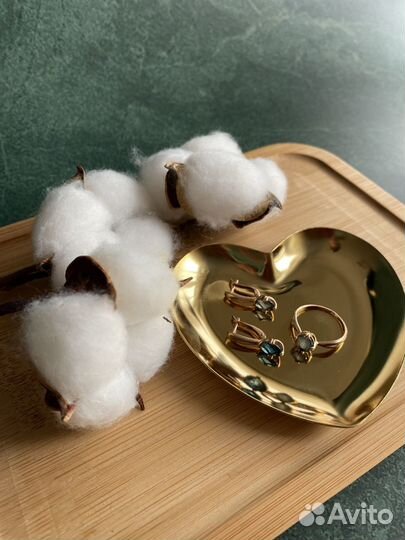 Подставка для колец сердце золото
