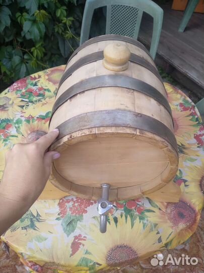 Деревянный бочонок под жидкость