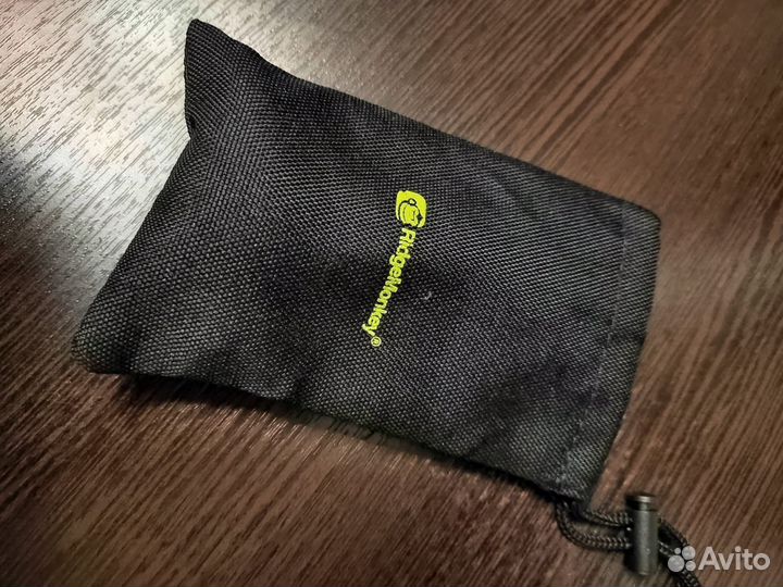 Зажим для контроля схода лески со шпули