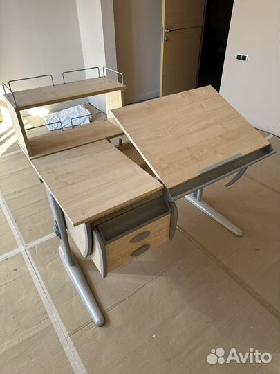 Растущая парта (стол ) дэми