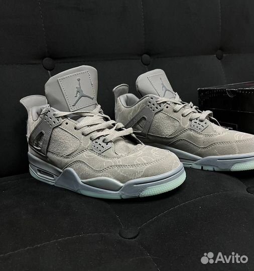 Яркие кроссовки Nike Kaws 41-43, только новые