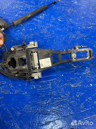 Замок двери передний левый Land Rover Range Rover