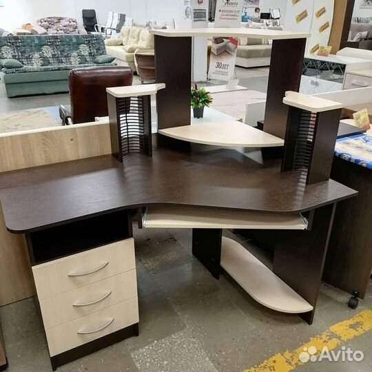 Стол компьютерный