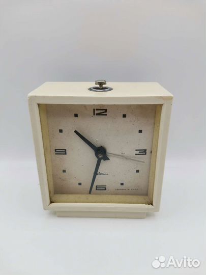 Часы настольные Дружба Севани Витязь СССР