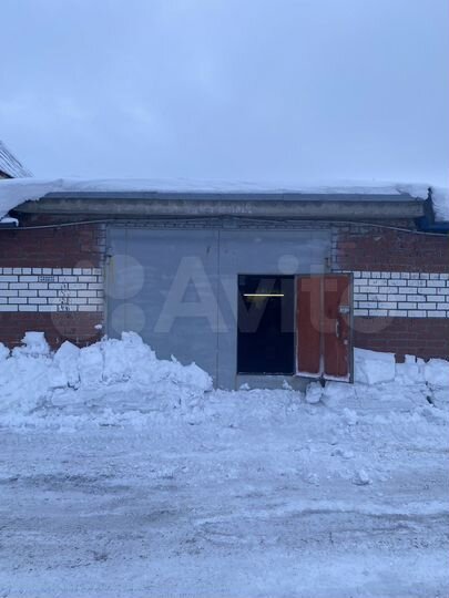 Гараж, > 30 м²