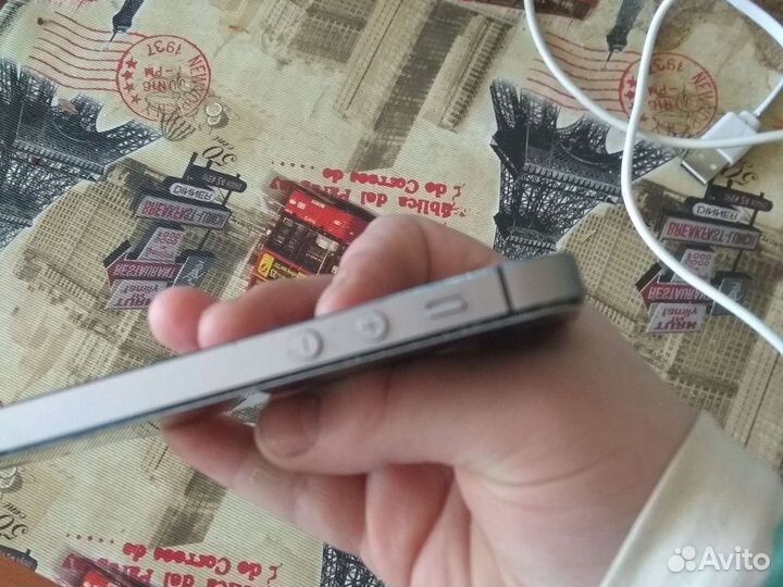 Телефон iPhone 5s