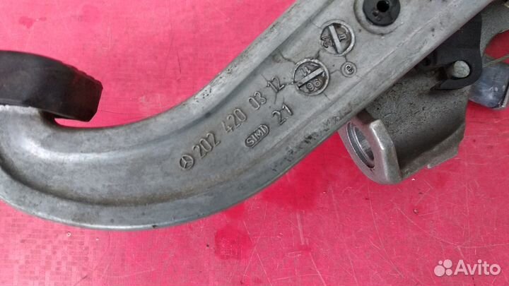 Педаль стояночного тормоза Mercedes-Benz W140