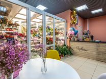 Масштабный магазин цветов + кофейня