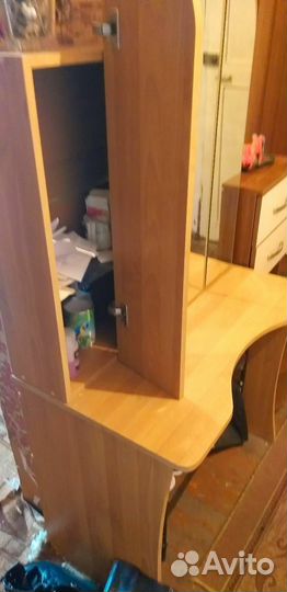 Столик с зеркалом