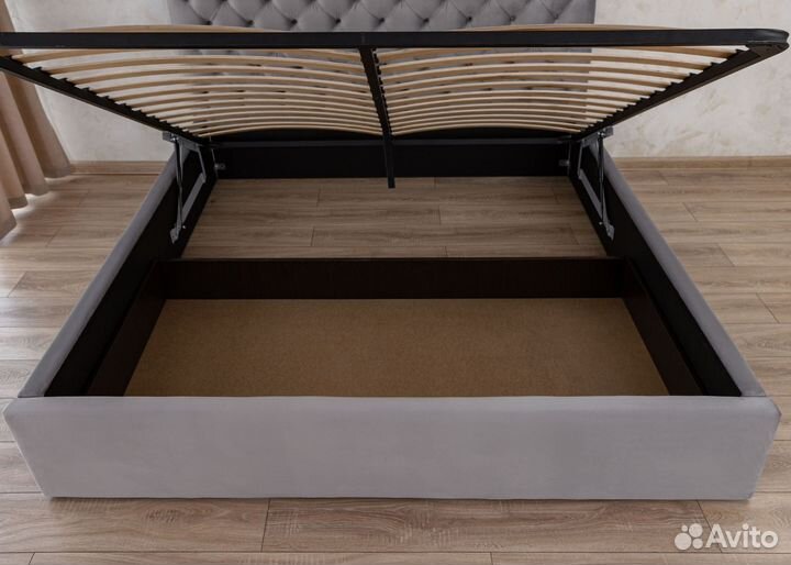 Кровать с подъемным механизмом