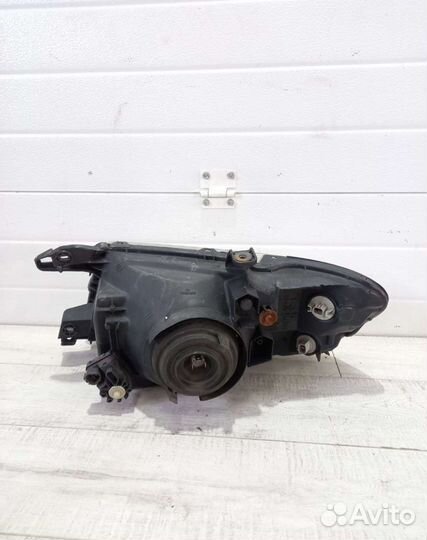 Фара передняя правая Mitsubishi Pajero 3