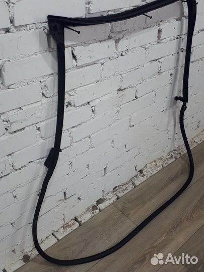 Уплотнитель двери передний правый Toyota Rav4 XA50